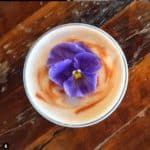 Edible flower in cocktail picture from @rachelmartindesign